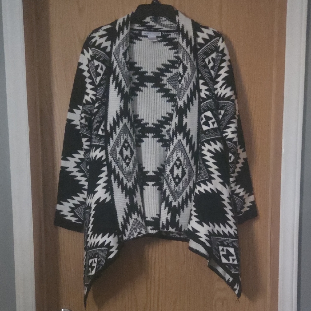 Tempo Paris Thick Knit Aztec Print Cardigan; Black & White; Medium